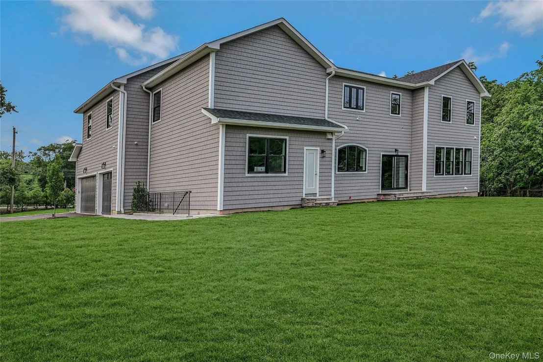 Photo of 107 Cedar Swamp Road
