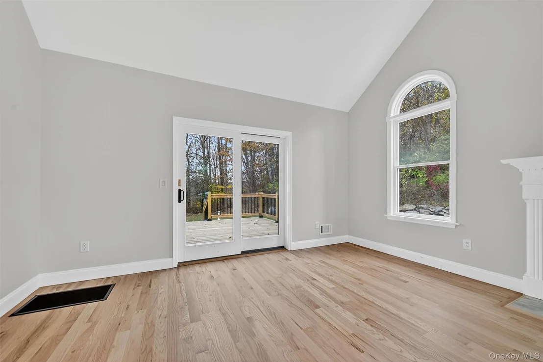Photo of 33 Crystal Farm Road