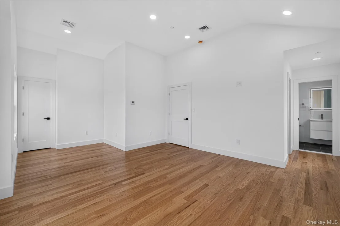 Photo of 265 Roosevelt Avenue