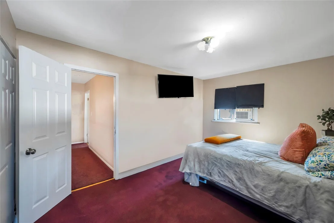 Photo of 141 Root Avenue