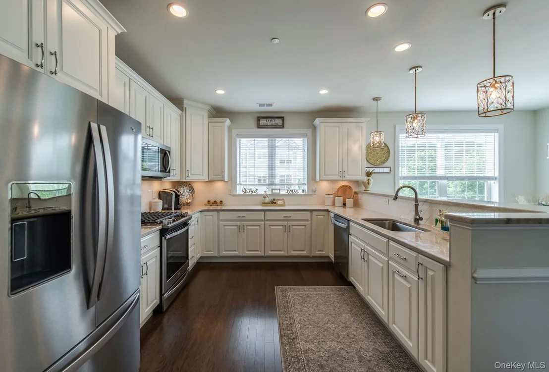 Photo of 835 Regency Drive