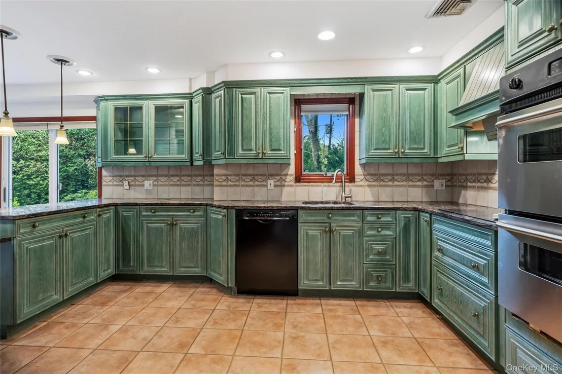 Photo of 565 Mohawk Road