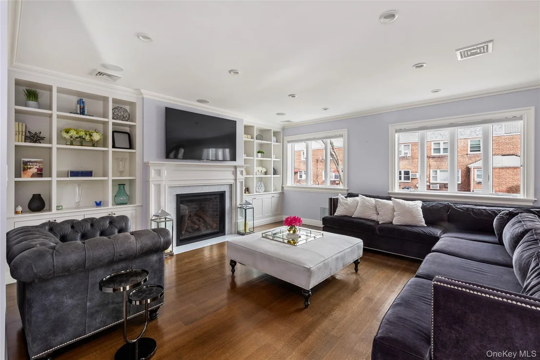 Photo of 15496 Riverside Drive