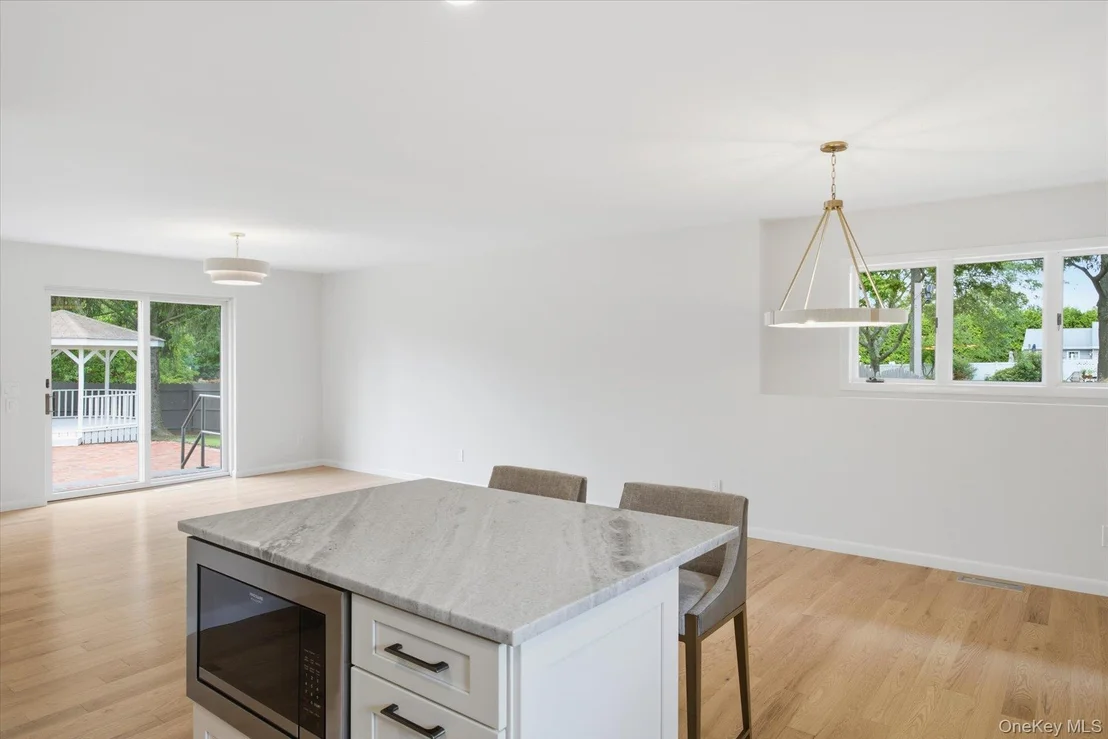 Photo of 177 Herricks Lane