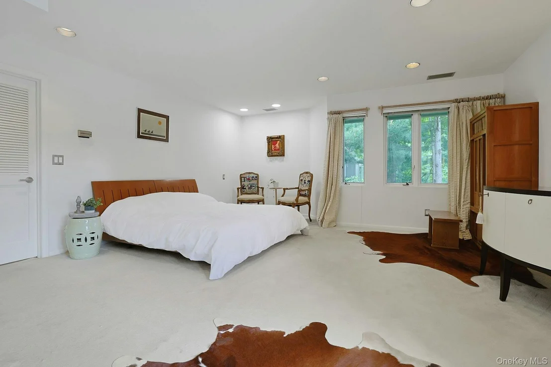 Photo of 10 Cypress Point Drive