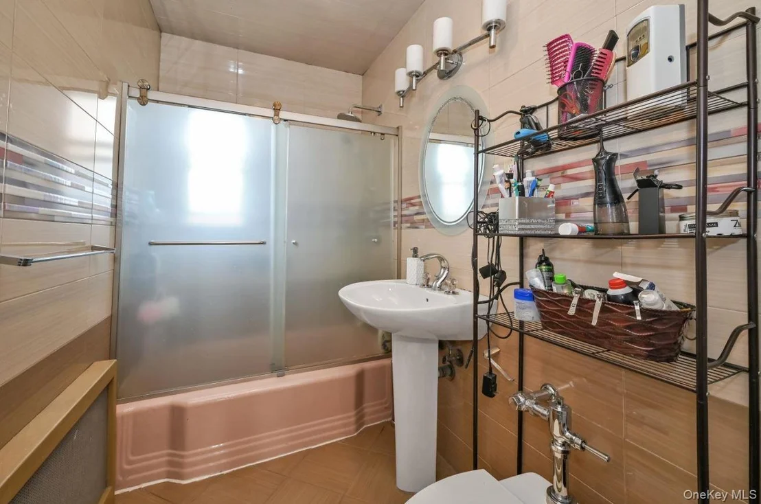 Photo of 140-49 69th Road