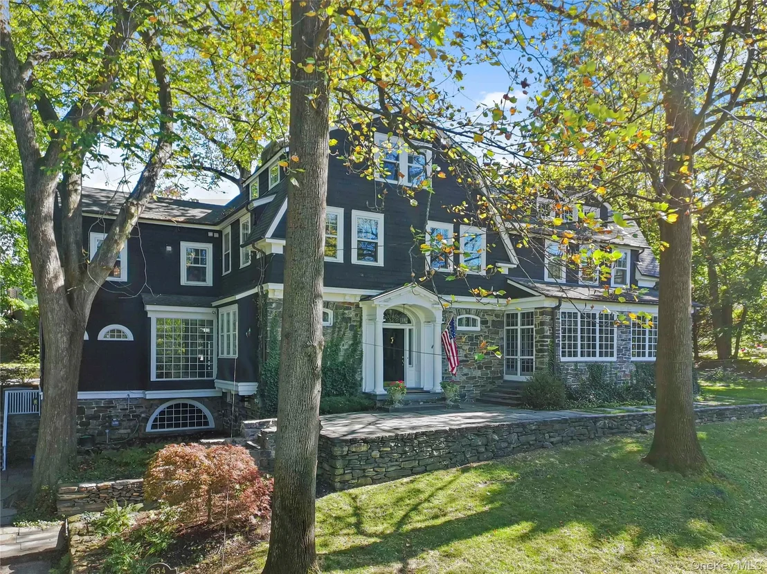 Photo of 534 Pelham Manor Road