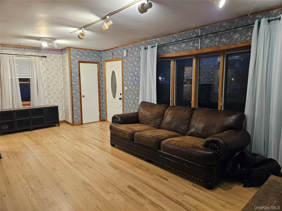 Photo of 132 Maple Avenue