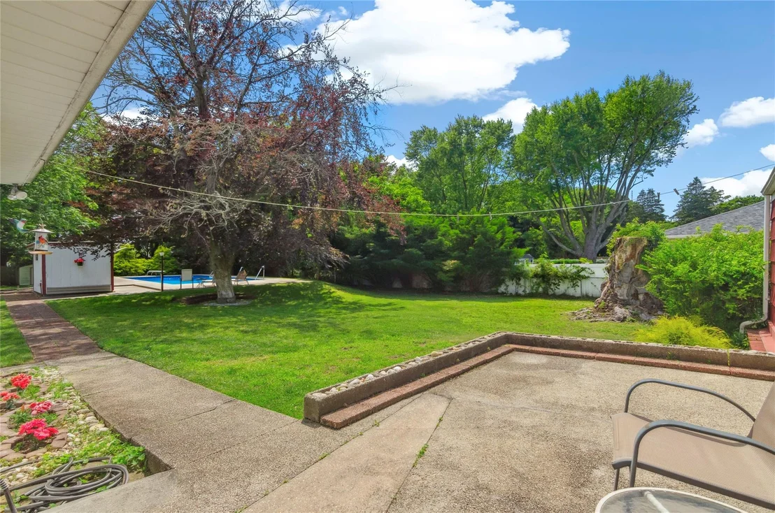 Photo of 16 Colonial Drive