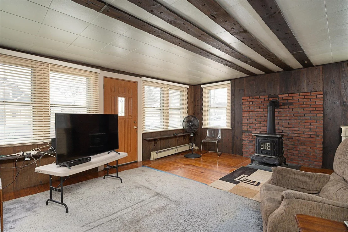 Photo of 331 Doherty Avenue