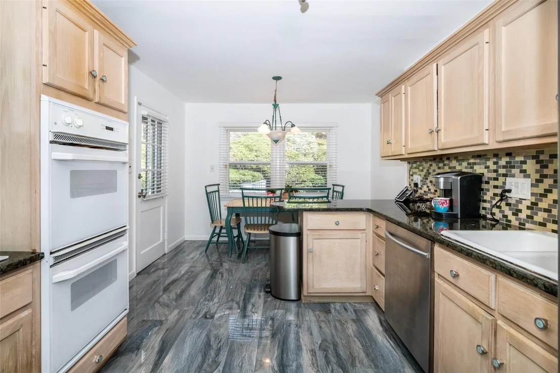 Photo of 295 Pinebrook Boulevard