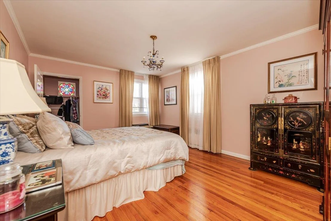 Photo of 1454 Dwight Place