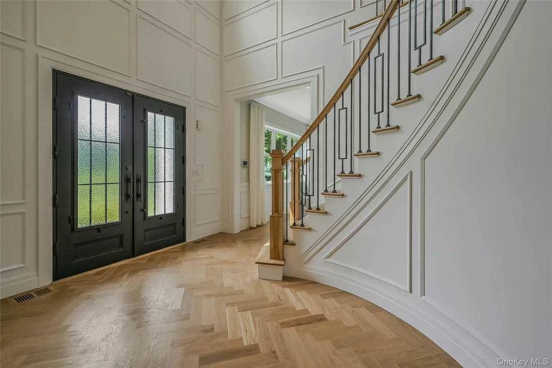 Photo of 107 Cedar Swamp Road