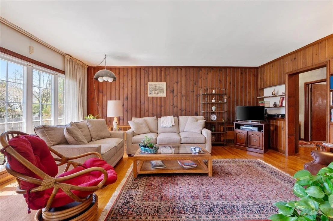 Photo of 808 De Mott Ave
