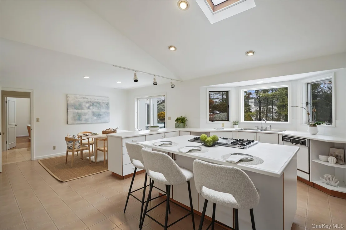 Photo of 14 Lakeside Drive