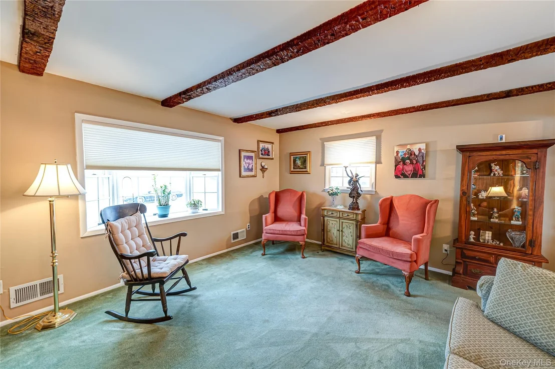 Photo of 33 Maple Avenue