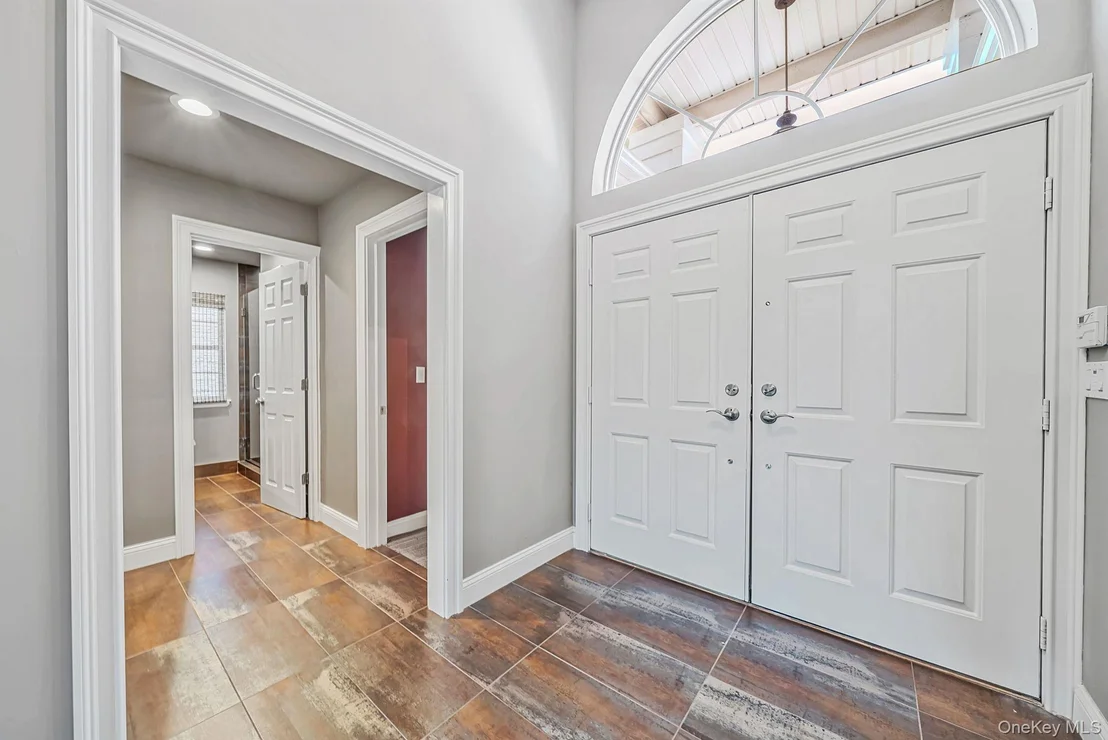 Photo of 6 Hamlet Drive