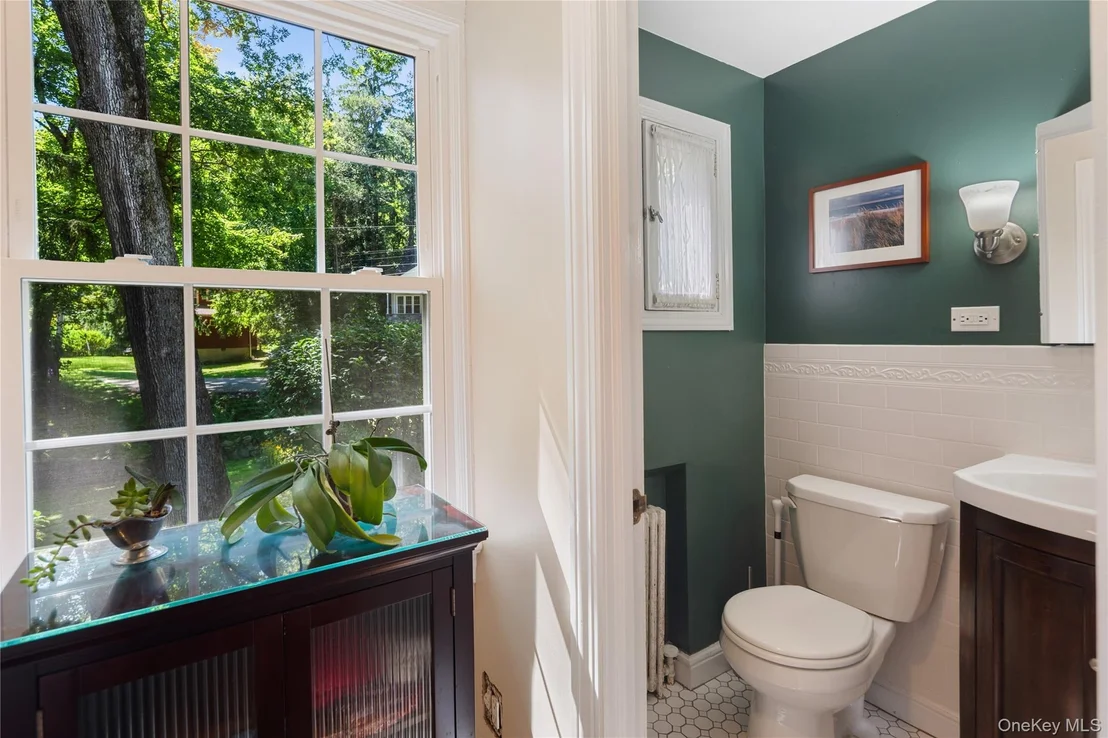 Photo of 611 Decatur Avenue