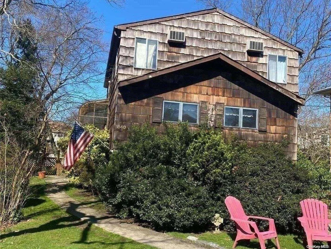 Photo of 1840 Stevens Avenue