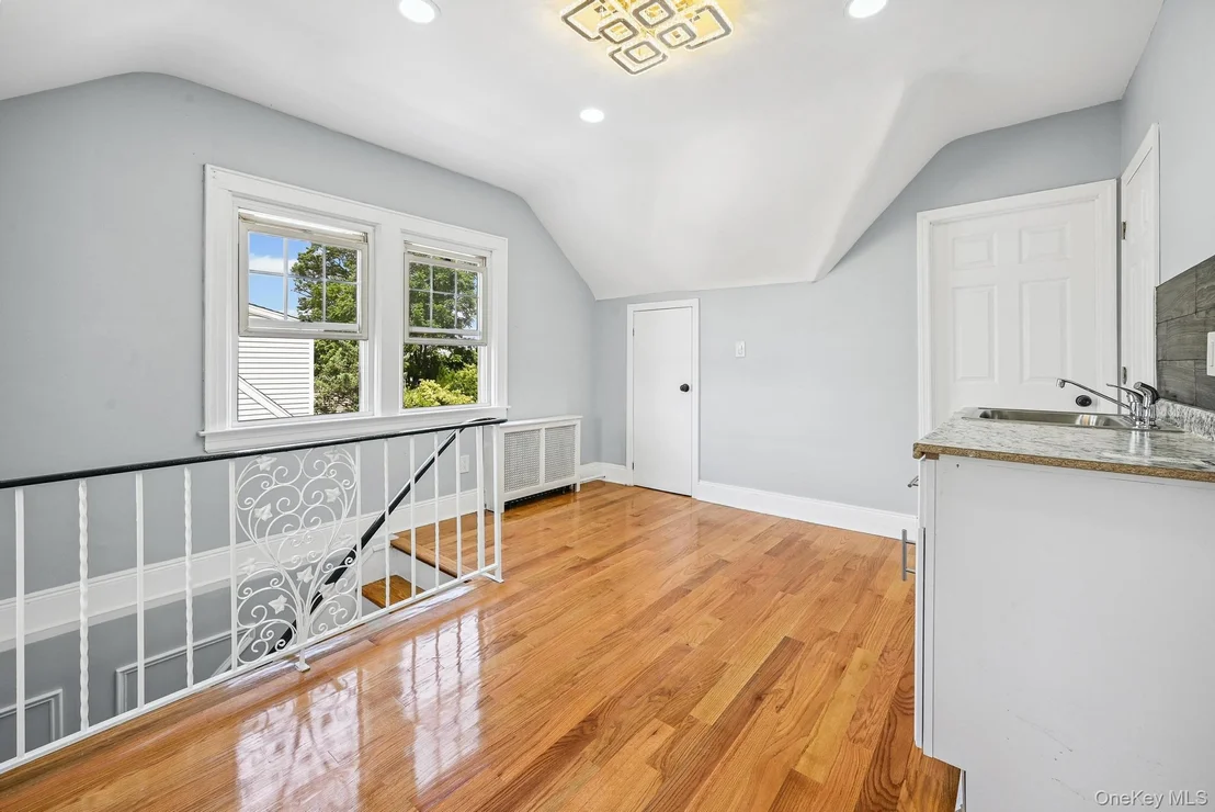 Photo of 73 Broadway