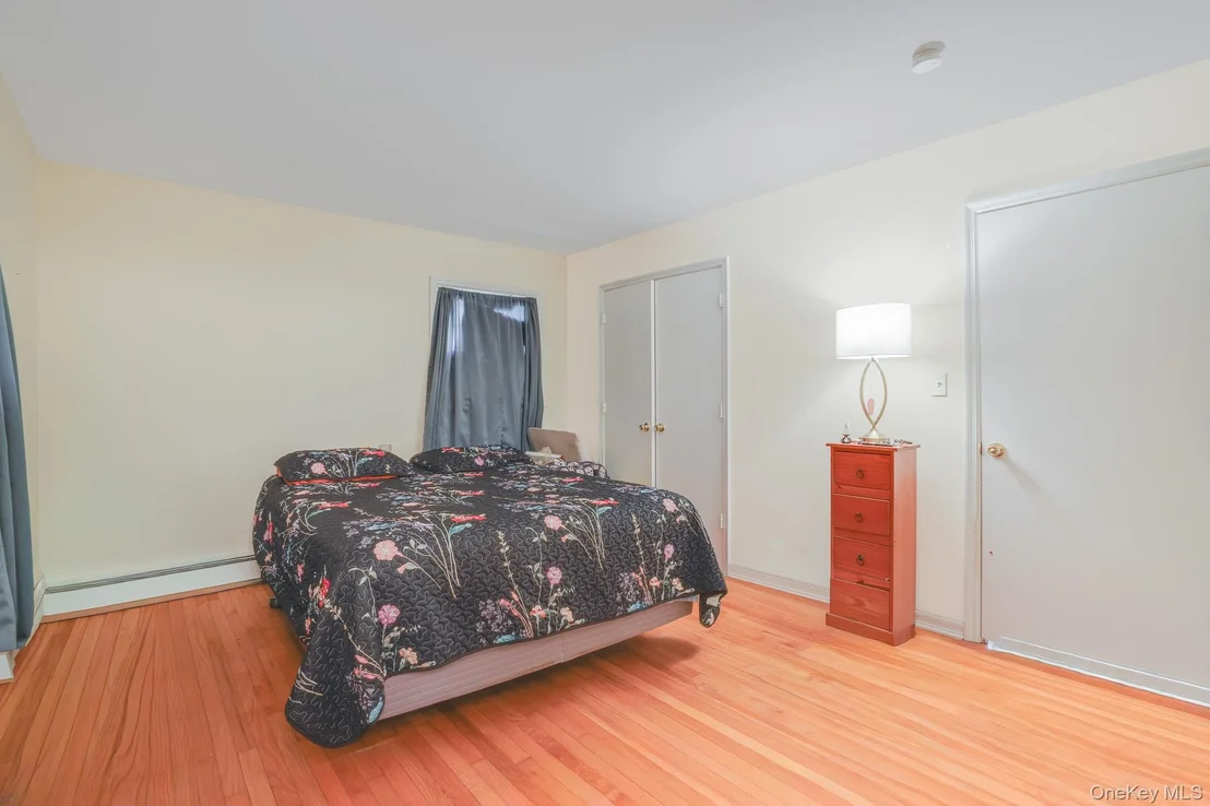 Photo of 82 Roosevelt Road