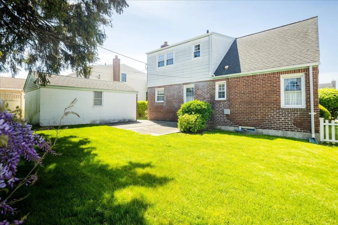 Photo of 948 Center Drive