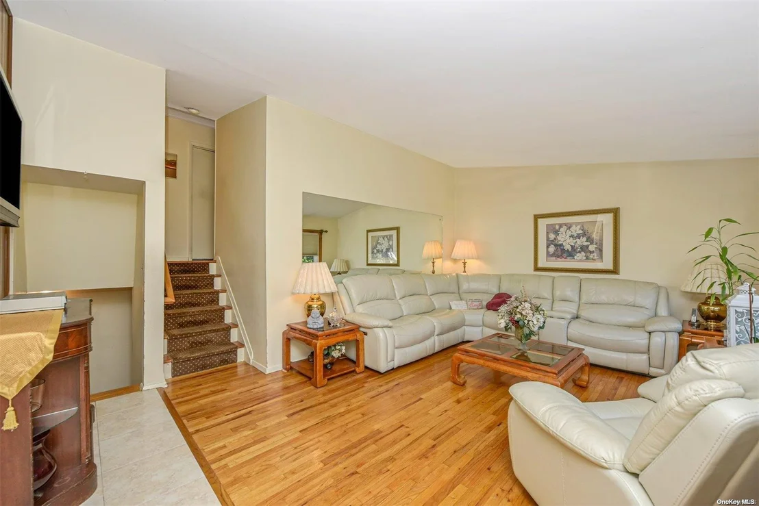 Photo of 15 Laurie Boulevard