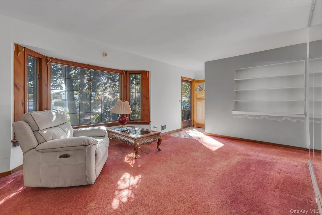 Photo of 6 Roxbury Drive