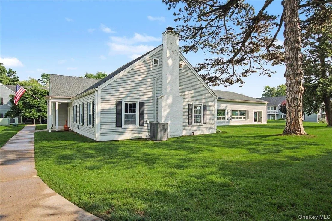 Photo of Unit D at 902 Commons Way
