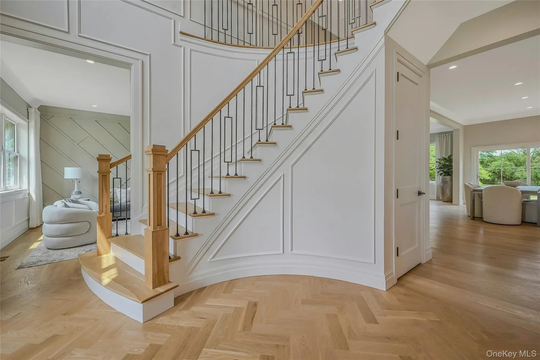 Photo of 107 Cedar Swamp Road