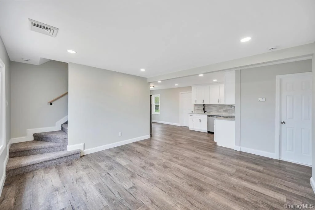 Photo of 446 Riviera Drive