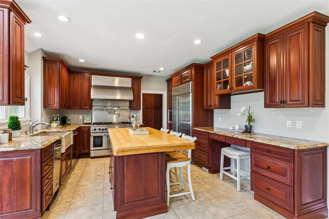 Photo of 1465 Ackerly Pond Lane