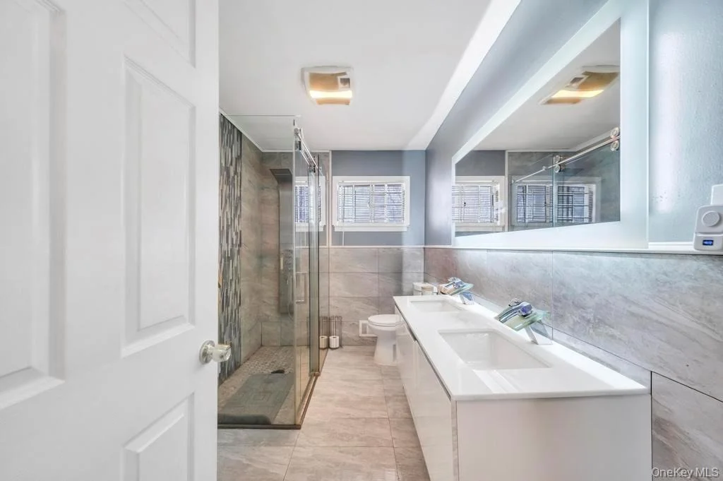 Photo of 488 Pershing Blvd