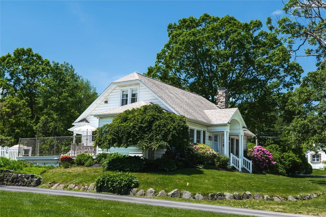 Photo of 222 Lakeside Road