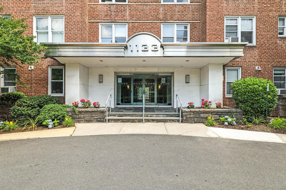 Photo of Unit 4E at 1133 Midland Avenue