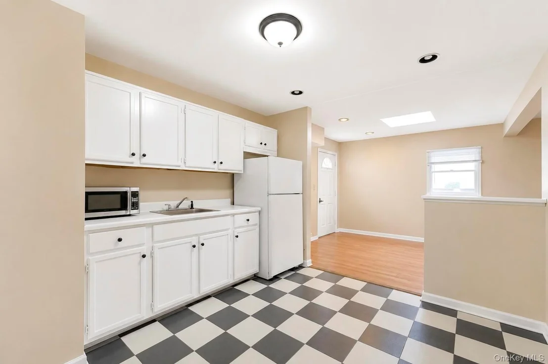 Photo of 117 Selden Boulevard