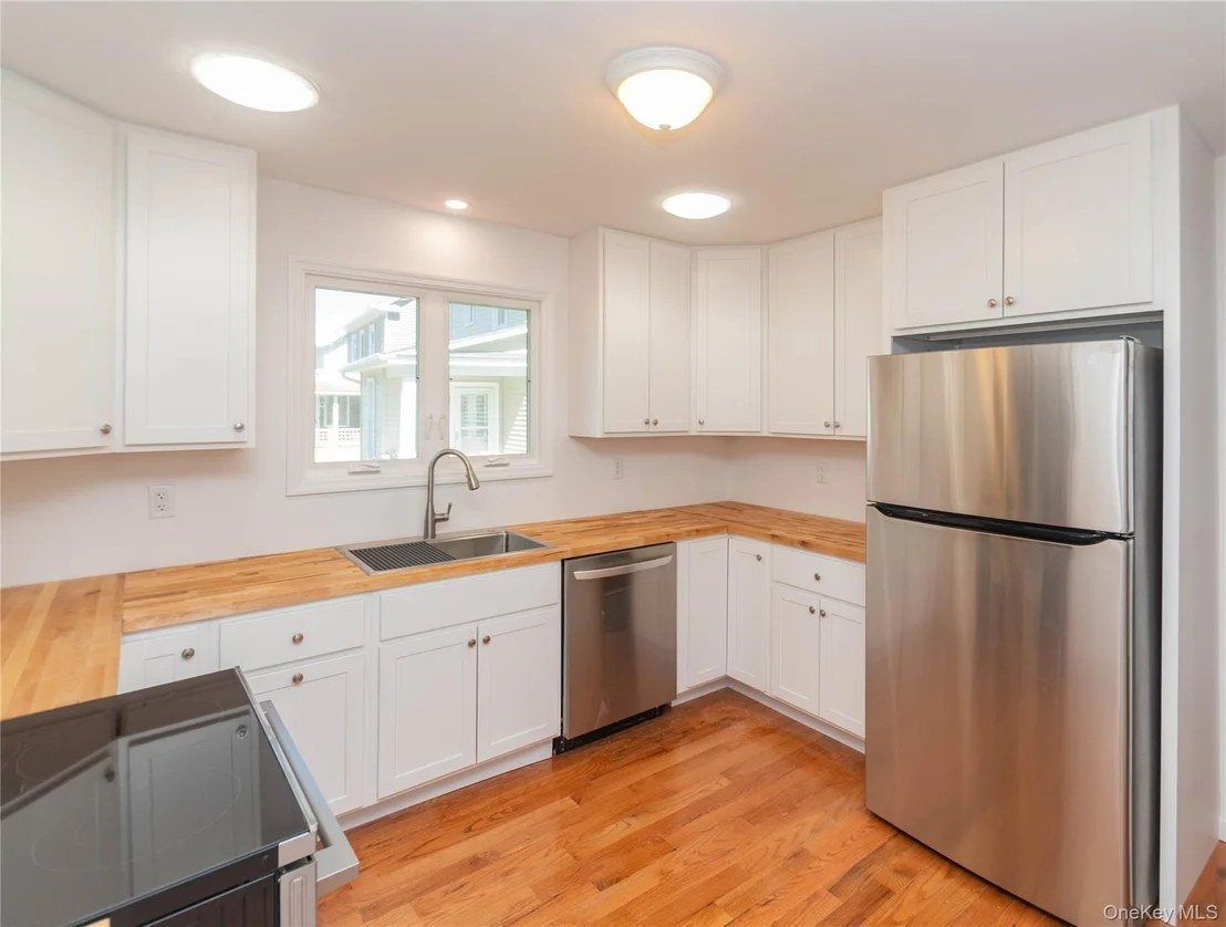 Photo of 325 Hooker Avenue