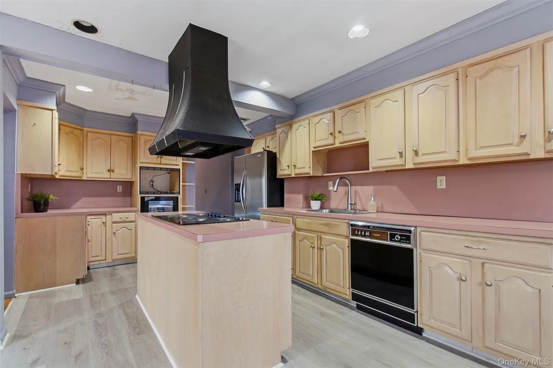 Photo of 4443 Purchase Street