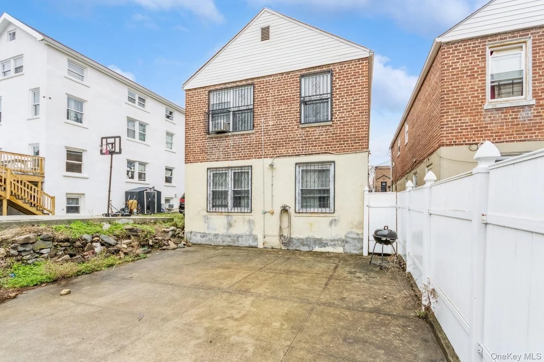 Photo of 4121 Grace Avenue