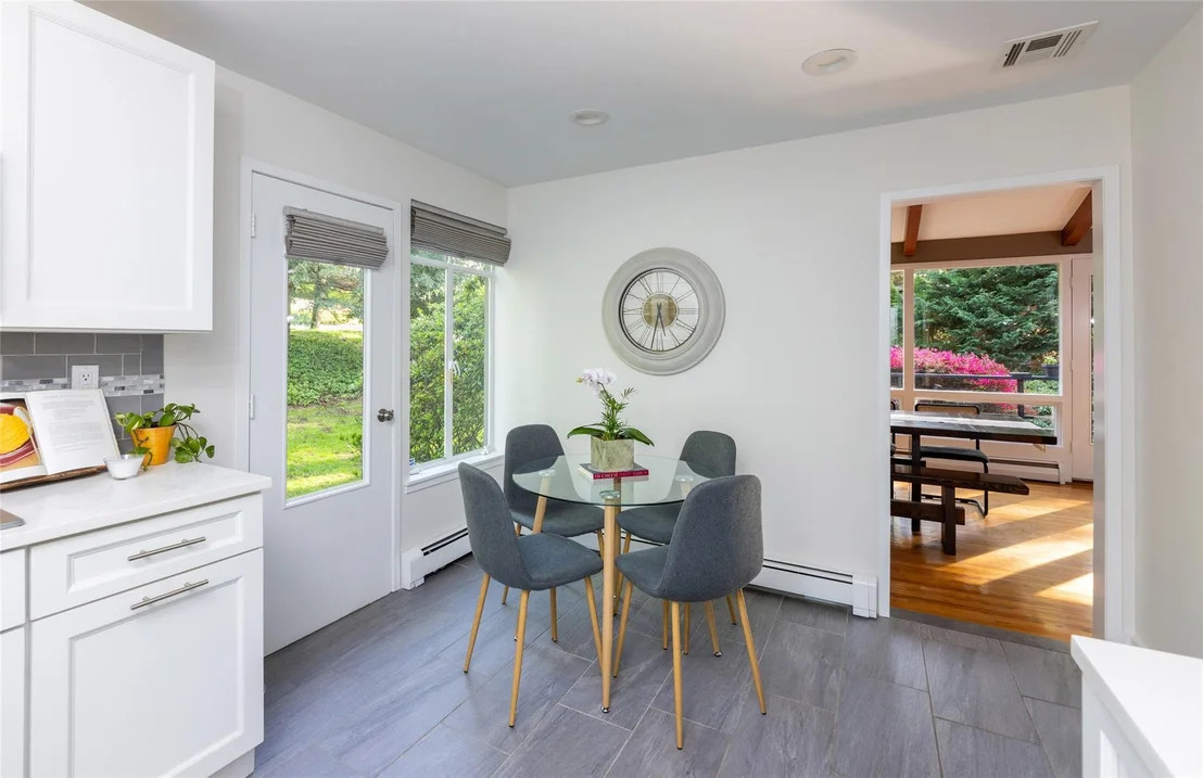Photo of 80 Colonial Avenue