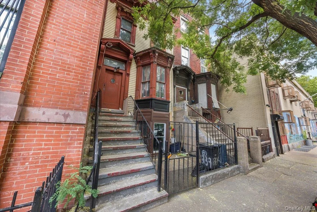 Photo of 339 E 140th Street