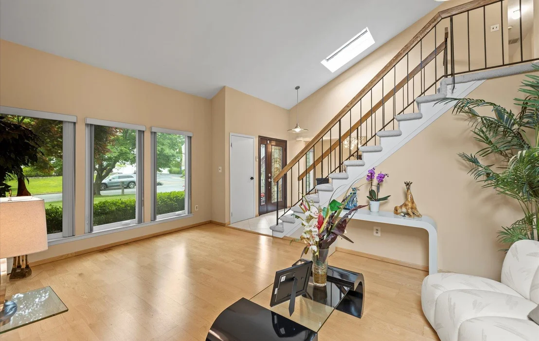 Photo of 34 Oak Meadow Road