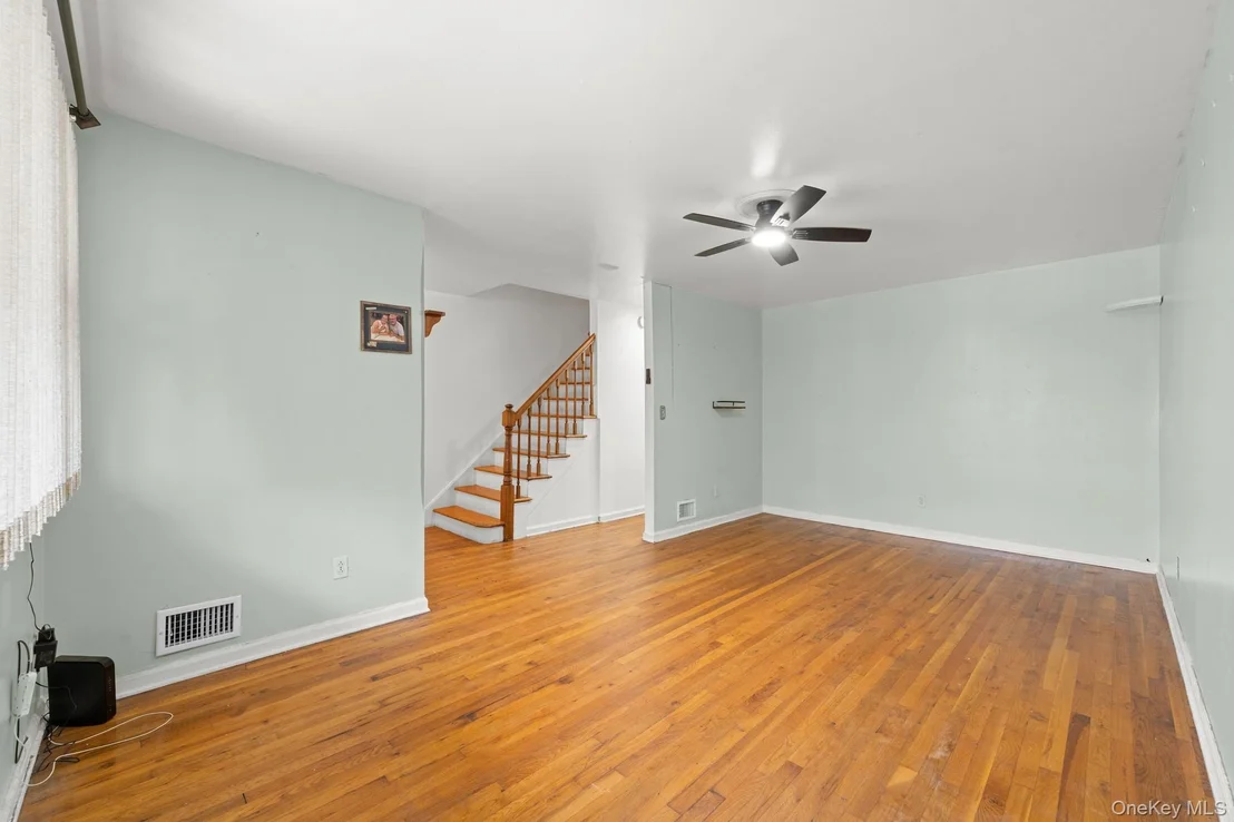 Photo of 160 Stephens Avenue