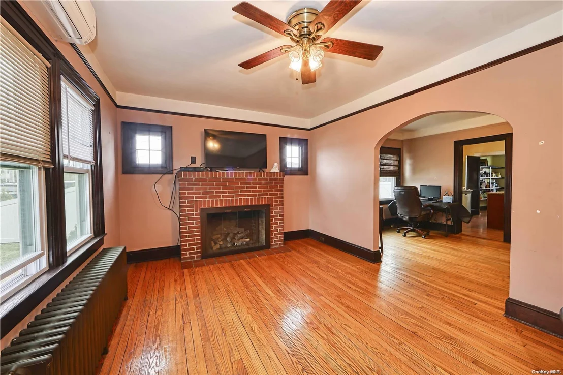 Photo of 44 Carleton Avenue