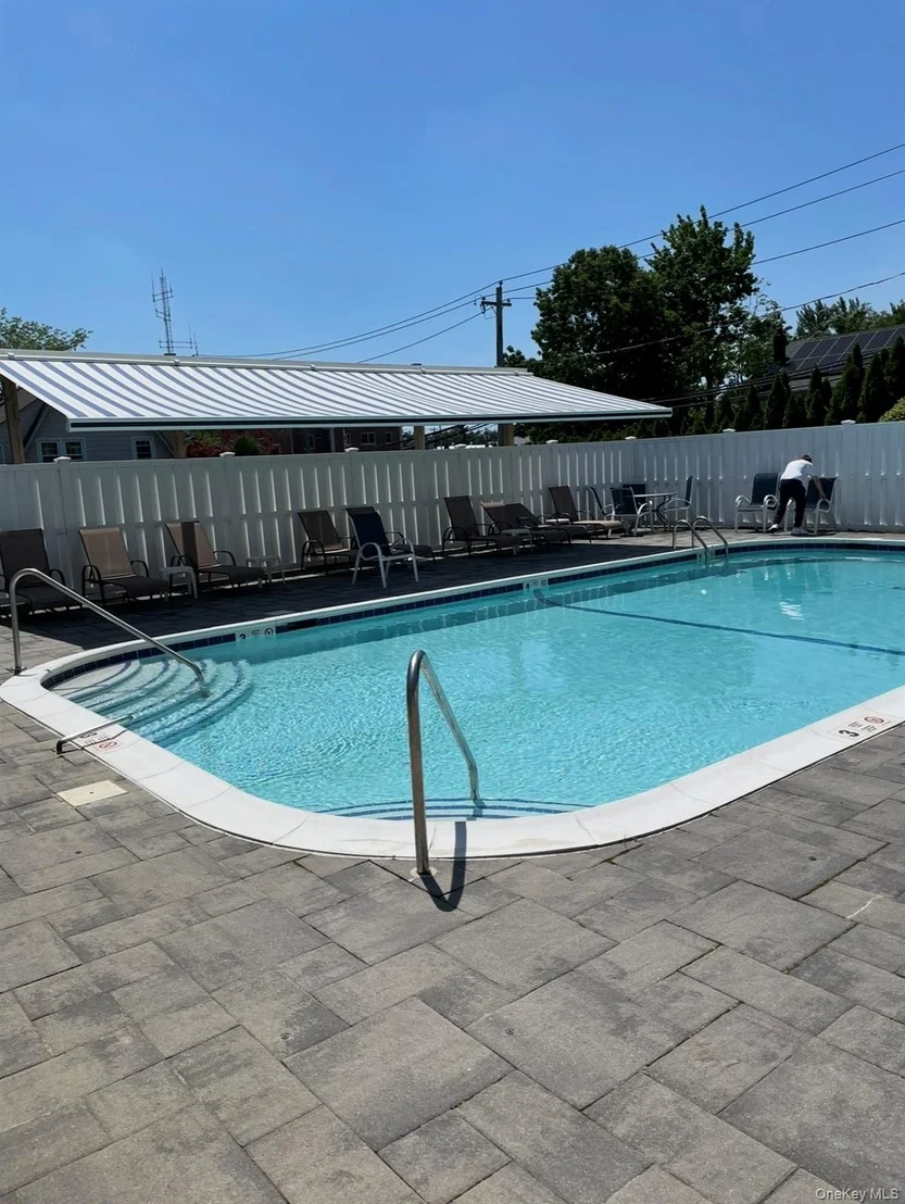 Photo of Unit 504 at 2355 Pershing Boulevard
