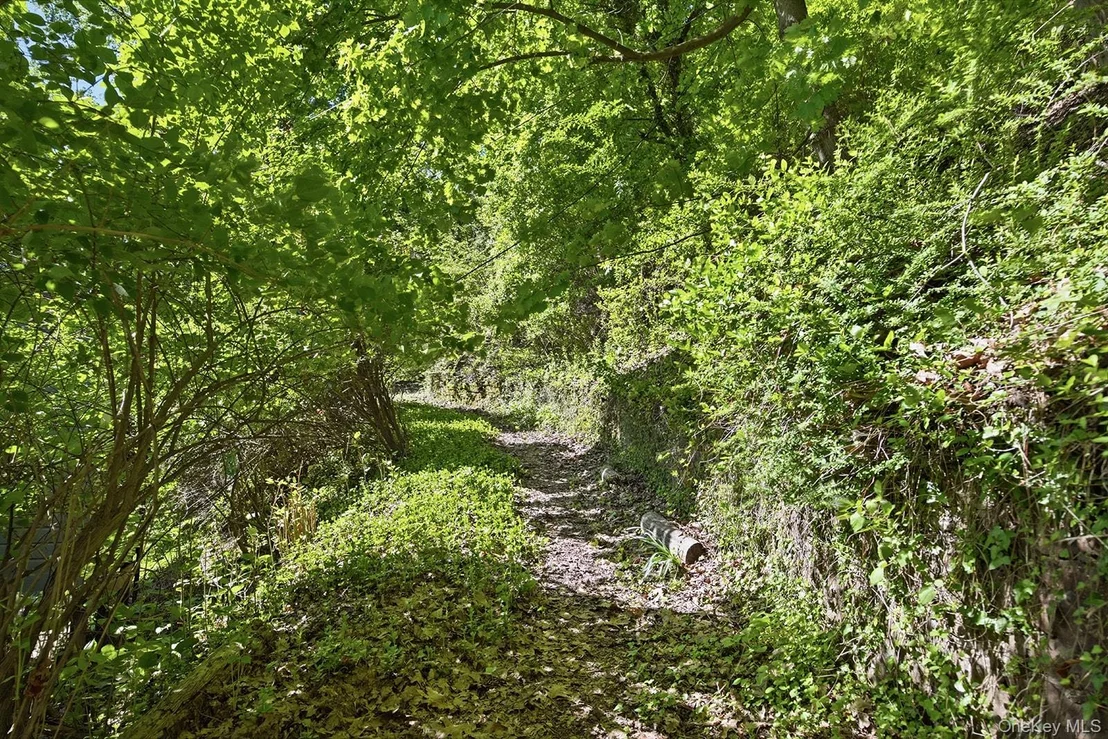 Photo of 215 River Road