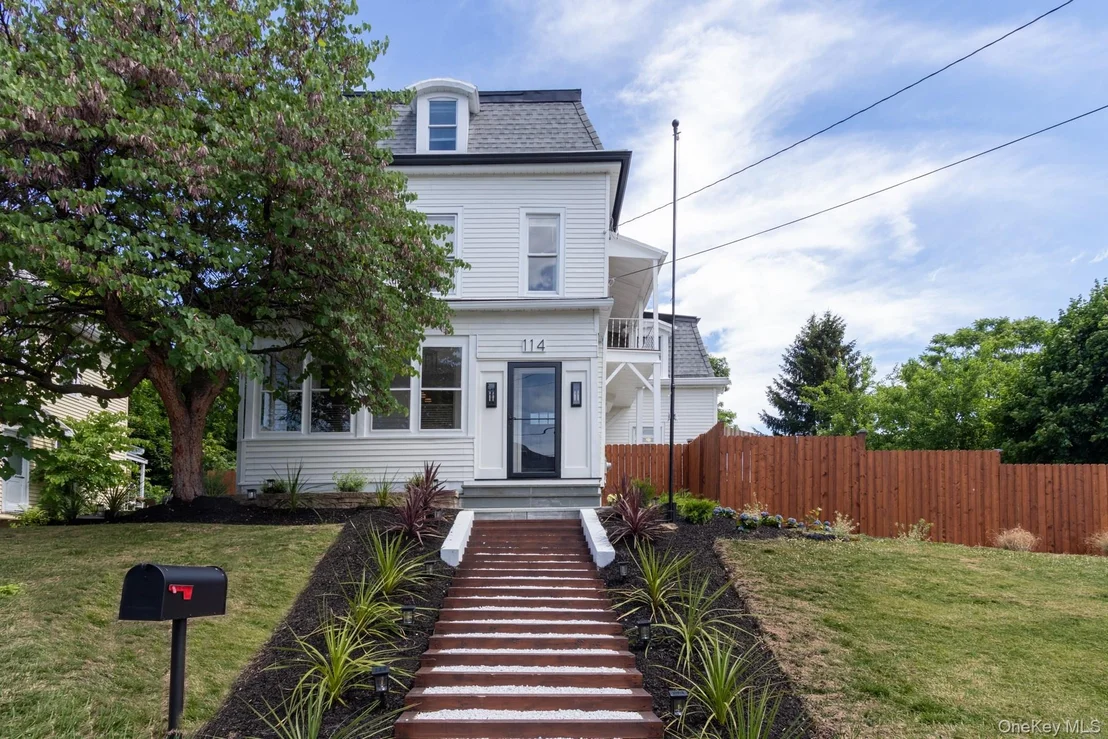 Photo of 114 Rombout Avenue