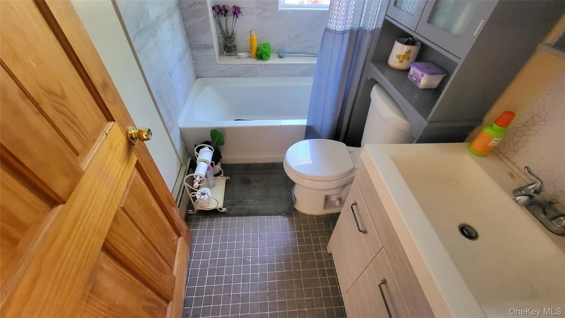 Photo of 10 Corlies Avenue