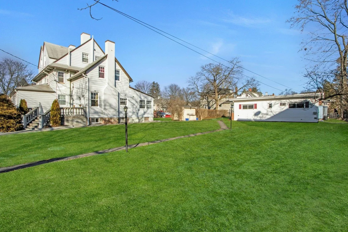 Photo of 325 Nelson Avenue