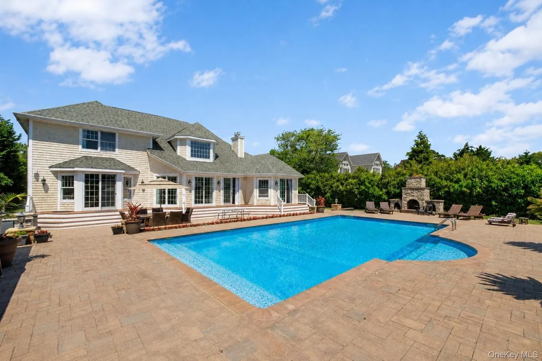 Photo of 65 W Bayberry Road